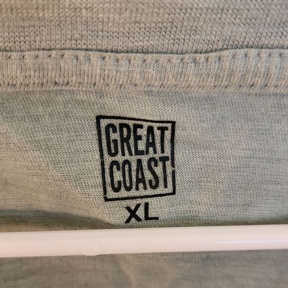 Great Coast V-Neck T-Shirt Size XL - Picture 2 of 5